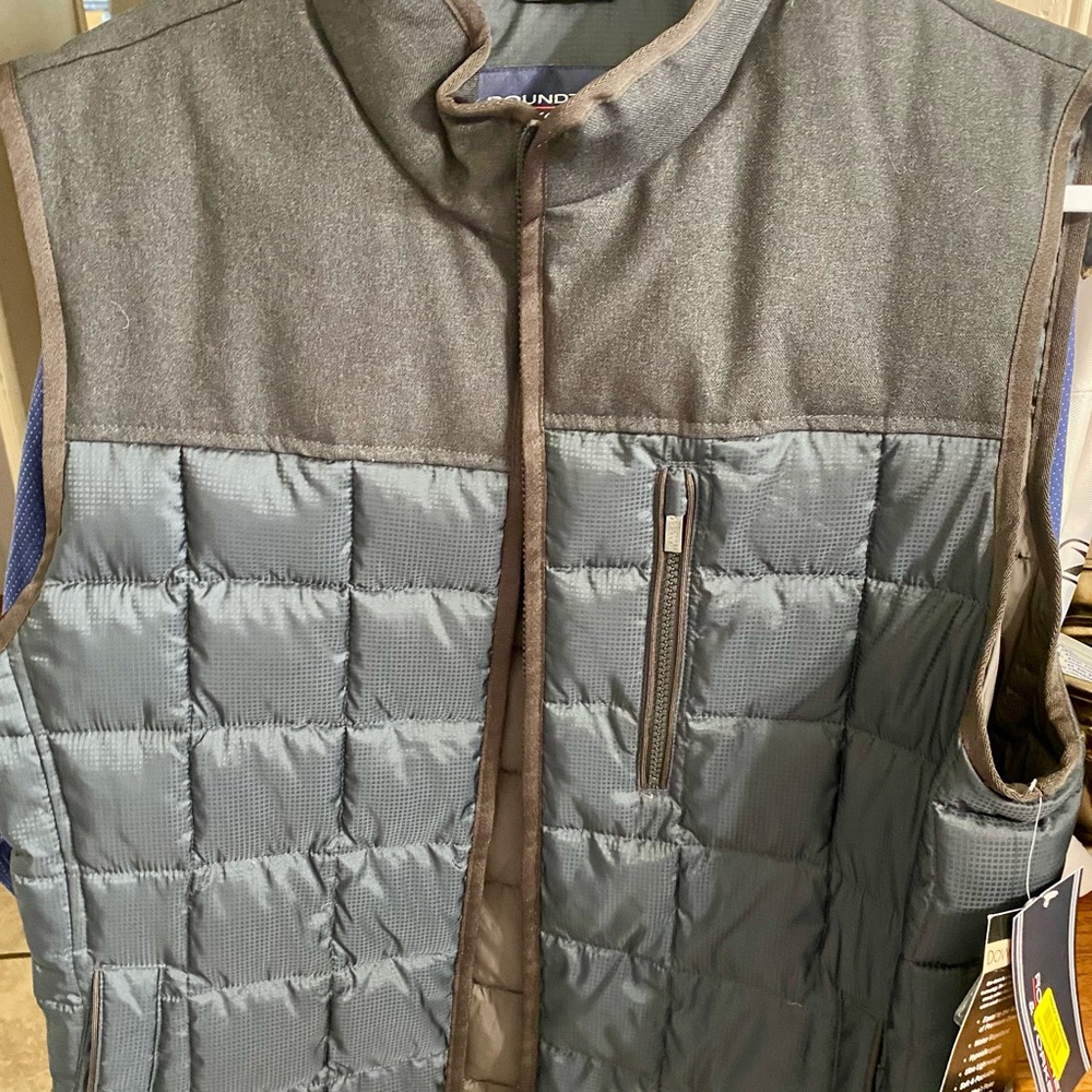 New w/tags Roundtree & Yourke down alternative weather proof vest